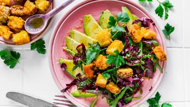 Avocado-Carpaccio mit Crispy Tofu