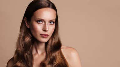 Frau mit glänzenden Haare