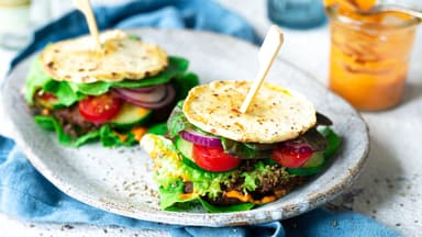 Sellerie-Burger mit Gemüse