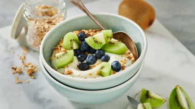 Vanillequark mit gerösteten Haferflocken 