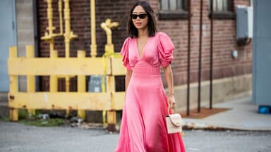 Streetstyle von Aimee Song mit langem Kleid