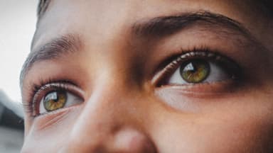 Nahaufnahme von den Augen einer Frau.