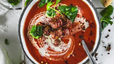 Tomatensuppe mit Salsiccia 