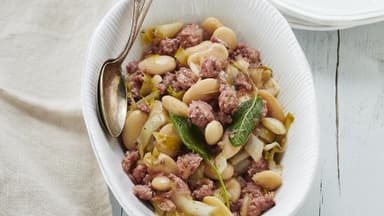 Salsiccia mit Bohnen 