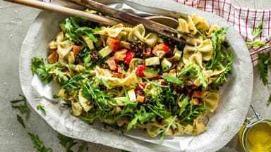 Italienischer Nudelsalat mit Rucola
