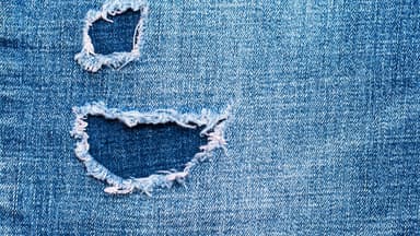 Jeans mit Löchern zum Flicken