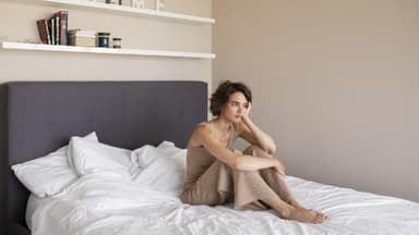 Frau im Bett