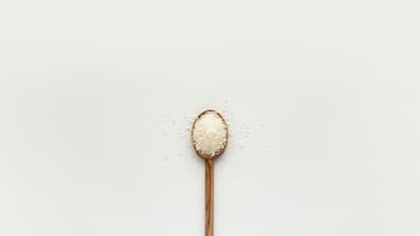 Holzlöffel mit Salz drauf