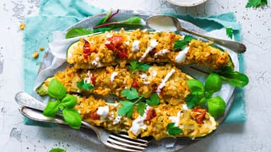 Vegetarische gefüllte Zucchini 