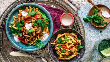 Einfache Pilzpfanne mit Champignons und Spätzle