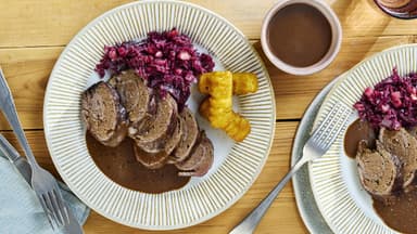Sauerbraten-Rouladen mit Rotkohl 