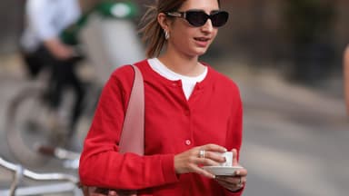 Roter Cardigan im Streetstyle