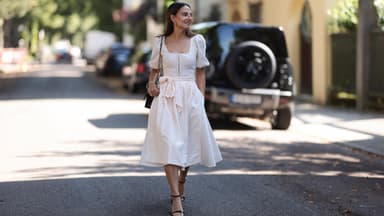 Anna Winter trägt ein Dirndl im Streetstyle