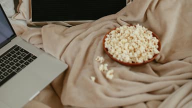 Schild mit der Beschriftung "Netflix and Chill"