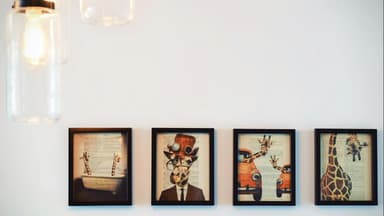 Bilder an der Wand 