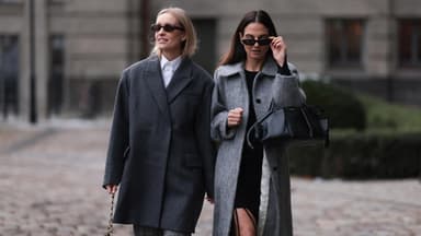 Zwei Frauen tragen Business-Looks im Streetstyle