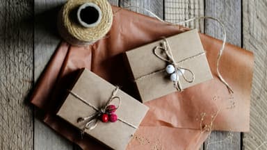 Geldscheine weihnachtlich verpacken in Streichholzschachteln