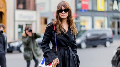 Caroline de Maigret mit rausgewachsenem Pony