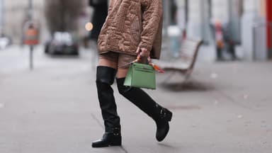 Karin Teigl trägt Overknee-Stiefel im Streetstyle