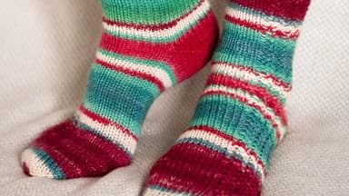 Weihnachtliche Stricksocken von Lana Grossa