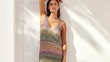 Stricken mit Leinen - Model in Maxi-Strickkleid von Lana Grossa