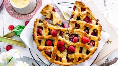Rhabarber-Tarte mit Beeren 