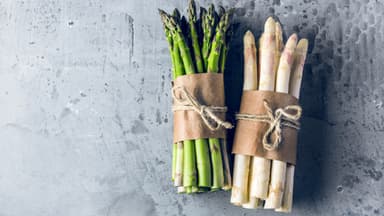 Grüner und weißer Spargel
