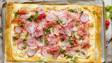 Flammkuchen mit Radieschen 