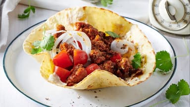 Hackfleisch-Tacos mit Bohnencreme 