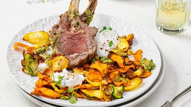Lammkarrée mit Kräuter-Pinienkernkruste 