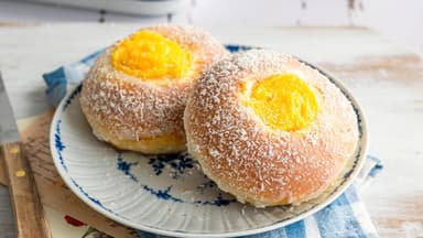 Hefekrapfen mit Vanillefüllung 