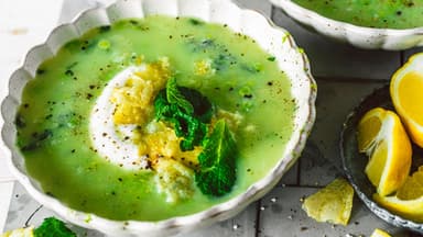 Erbsensuppe mit Joghurt und Minze 