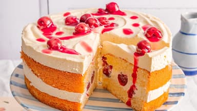 Schmand-Torte mit Kirschen 