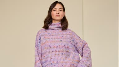 Model in Funfetti-Pullover von Lana Grossa