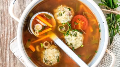 Speckknödel-Suppe 