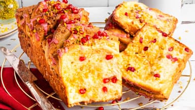 Nuss-Zupfkuchen mit Orange und Granatapfel 