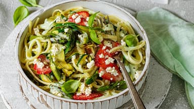 Pasta mit Spargel und Erdbeeren 