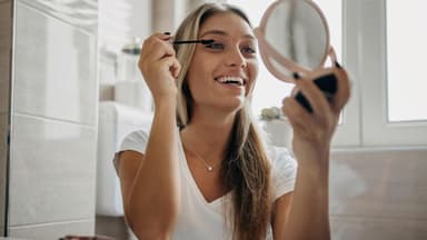 Die besten Mascaras ohne Mikroplastik