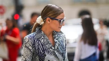 Olivia Palermo trägt einen tief sitzenden Zopf