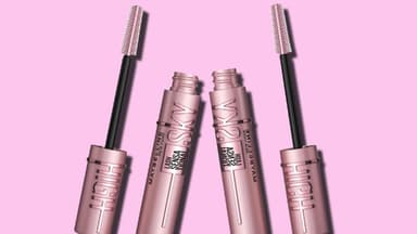 Sky High Mascara auf rosa Hintergrund