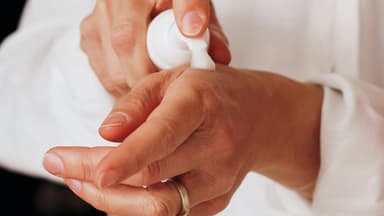 Beste Creme gegen Schlupflider