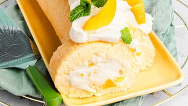 Biskuitrolle mit Mango & Pfirsich