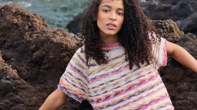 Model im Gomitolo Hippie Shirt von Lana Grossa