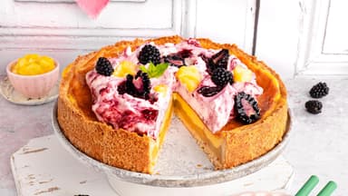 Schmandtorte mit Brombeeren