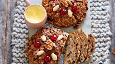 Früchtebrot mit Honig