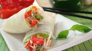 Vietnamesische Reispapier-Röllchen mit Tofu 