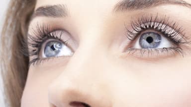 Frau mit blauen Augen - Tipps und Tricks die Ihren Augen gut tun