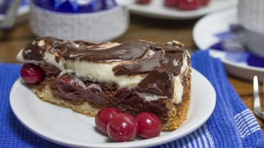 Donauwelle - So backen Sie die leckerste Donauwelle mit saftigen Kirschen und einer tollen Vanillecreme