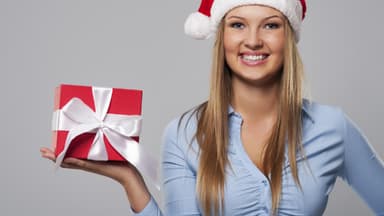 Weihnachten kann auch allein zu einem Fest werden - FÜR SIE hat Tipps zusammengestellt, wie Sie auch ohne Partner ein schönes Fest haben