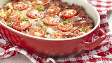 Tomatenauflauf mit Hackfleisch oder Aubergine - So gelingt Ihnen ein gesundes und leckeres Gericht mit Gemüse, Brokkoli, Zucchini und Spinat